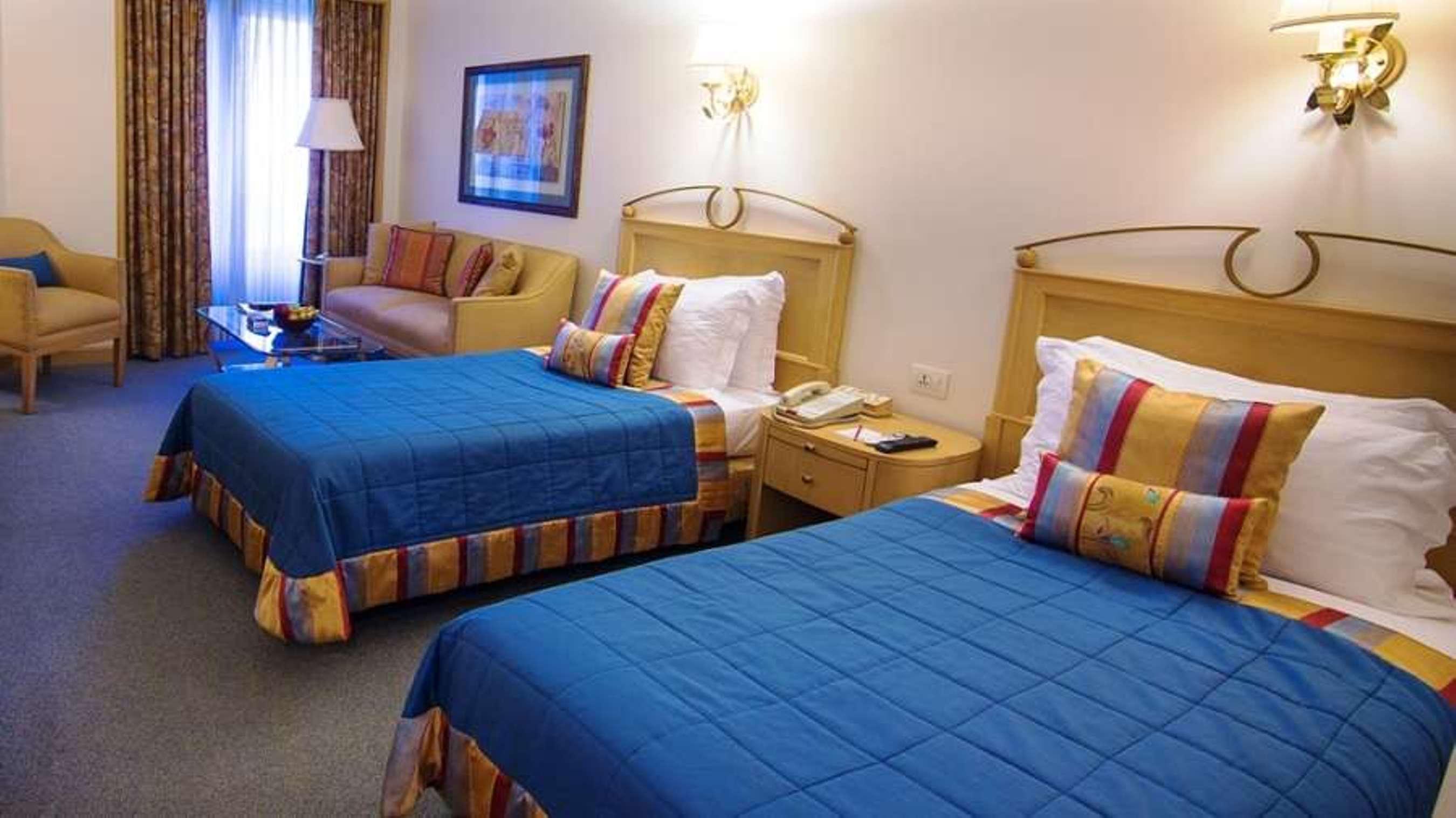 ดิ ออร์คิด Hotel มุมไบ ภายนอก รูปภาพ A typical room at the Disney's Hilton Anaheim