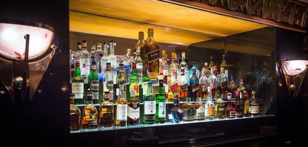 ดิ ออร์คิด Hotel มุมไบ ภายนอก รูปภาพ A selection of spirits