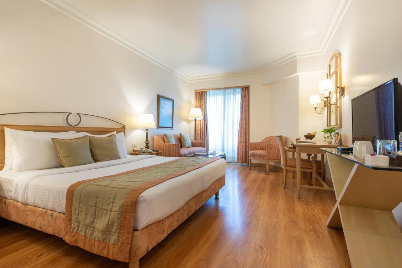 ดิ ออร์คิด Hotel มุมไบ ภายนอก รูปภาพ A room at the hotel